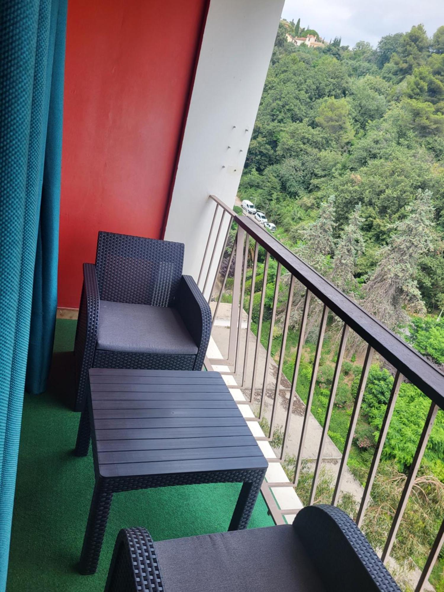 Private Room-2 In Hannana Apartment- 2 Min Walk To Tram 12 Min To Nice Train Station 15 Min To Massena Place Екстер'єр фото